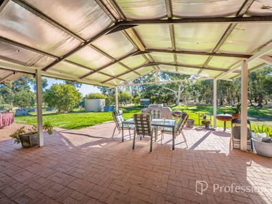 33 George Road, Waroona WA 6215