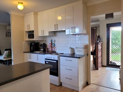 9 Yarle Ct, Cooloongup WA 6168