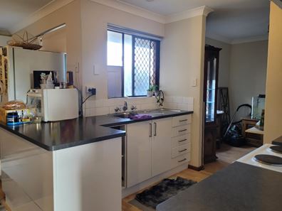 9 Yarle Ct, Cooloongup WA 6168