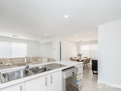 17 Liscombe Crescent, Harrisdale WA 6112