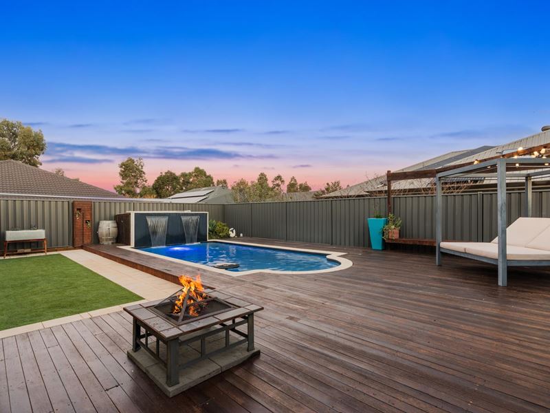4 Cloutt Lane, Piara Waters WA 6112