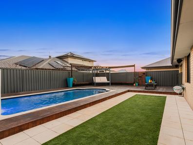 4 Cloutt Lane, Piara Waters WA 6112