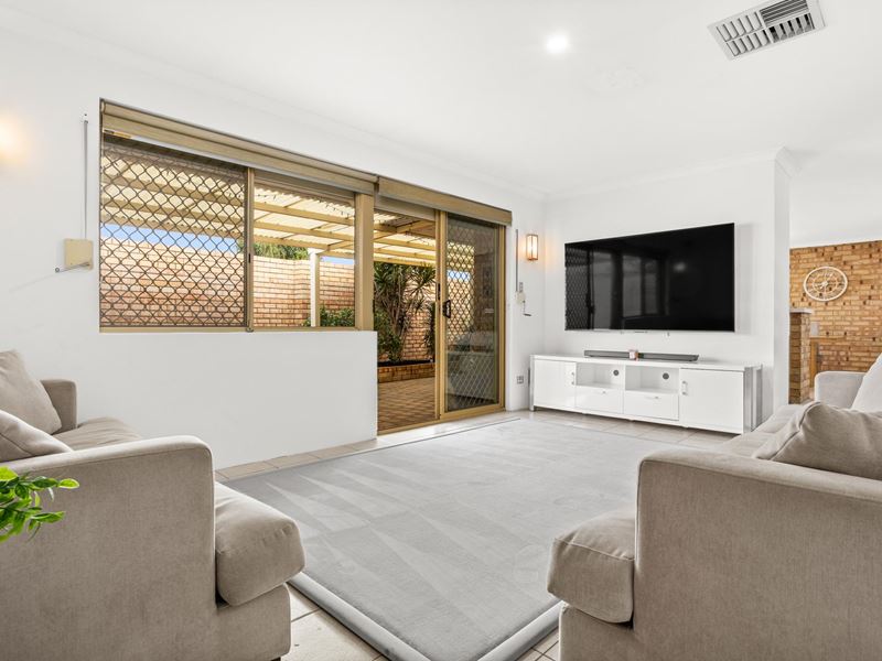 9/6 Lester Drive, Thornlie WA 6108