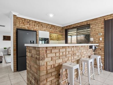 9/6 Lester Drive, Thornlie WA 6108