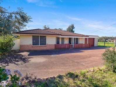 32 Page Road, Kelmscott WA 6111