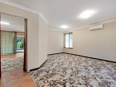32 Page Road, Kelmscott WA 6111