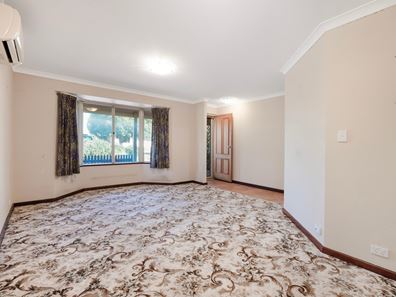 32 Page Road, Kelmscott WA 6111