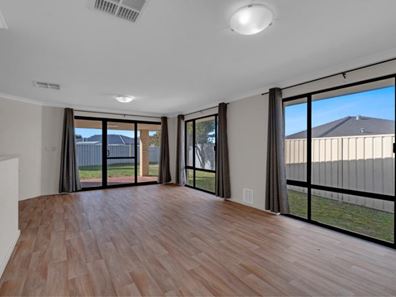 5 Knutsford Crescent, Port Kennedy WA 6172