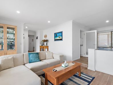 2 Austen Street, Lake Coogee WA 6166