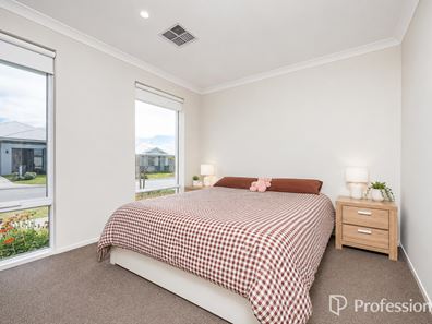 4 Sibsey Road, Eglinton WA 6034