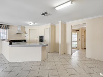 12 Chisholm Circle, Seville Grove WA 6112