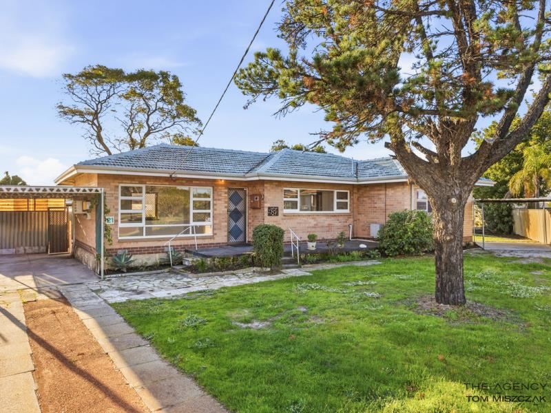 21 Balaka Way, Queens Park WA 6107