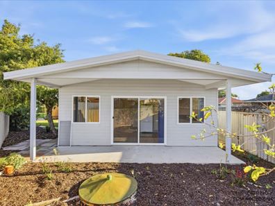 21 Balaka Way, Queens Park WA 6107