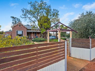 243 Burt Street, Victory Heights WA 6432