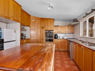 243 Burt Street, Victory Heights WA 6432