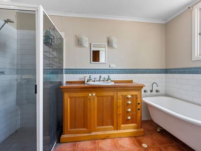 243 Burt Street, Victory Heights WA 6432