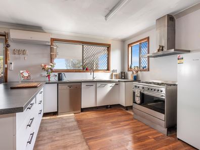 89 North Terrace, Victory Heights WA 6432