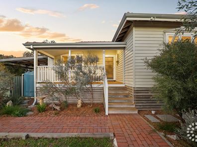 8 Howson Street, Hilton WA 6163