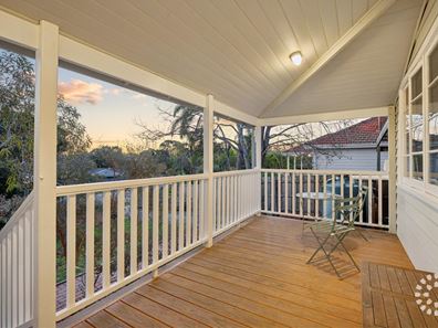 8 Howson Street, Hilton WA 6163