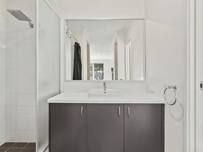 29 Clarendon Circuit, Lakelands WA 6180