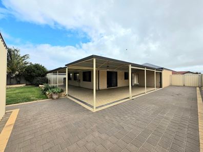8 Colonen Street , Wandina WA 6530