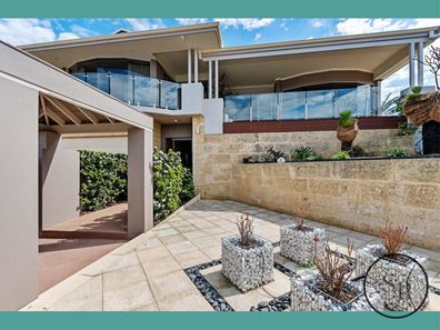12 Lambourne Place, Halls Head WA 6210
