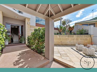 12 Lambourne Place, Halls Head WA 6210