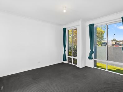235 Lake Valley Drive, Lakelands WA 6180