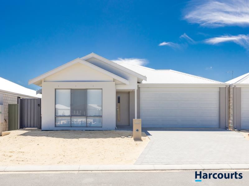 68 Gippsland Parade, Champion Lakes WA 6111