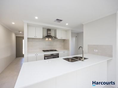 68 Gippsland Parade, Champion Lakes WA 6111