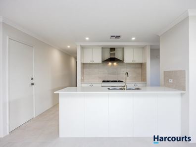68 Gippsland Parade, Champion Lakes WA 6111
