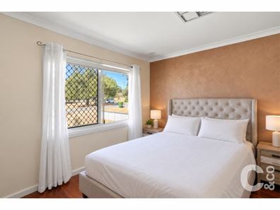 1b Clark Place, Orelia WA 6167