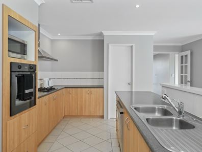 24 Lord Hobart Drive, Madora Bay WA 6210