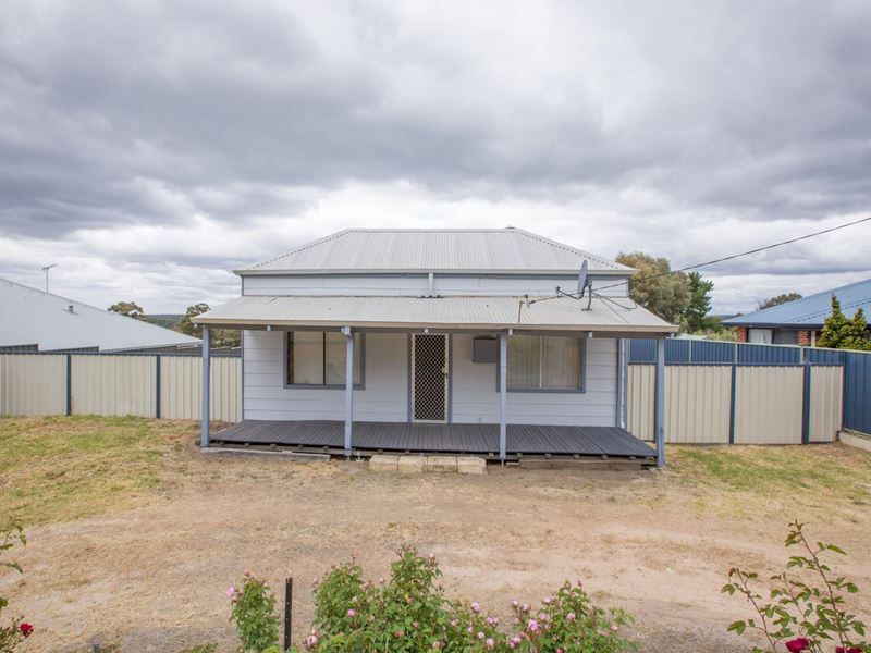 8 Porter Street, Collie