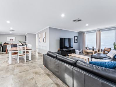 15 Carbine Loop, Banksia Grove WA 6031