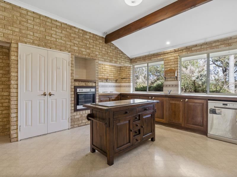 32 Kylie Road, Roleystone