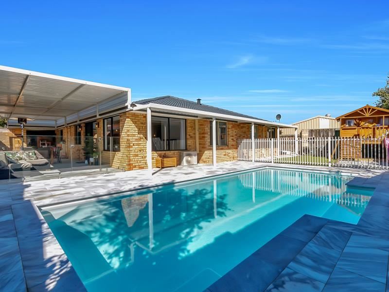 6 Savona Grove, Mindarie WA 6030