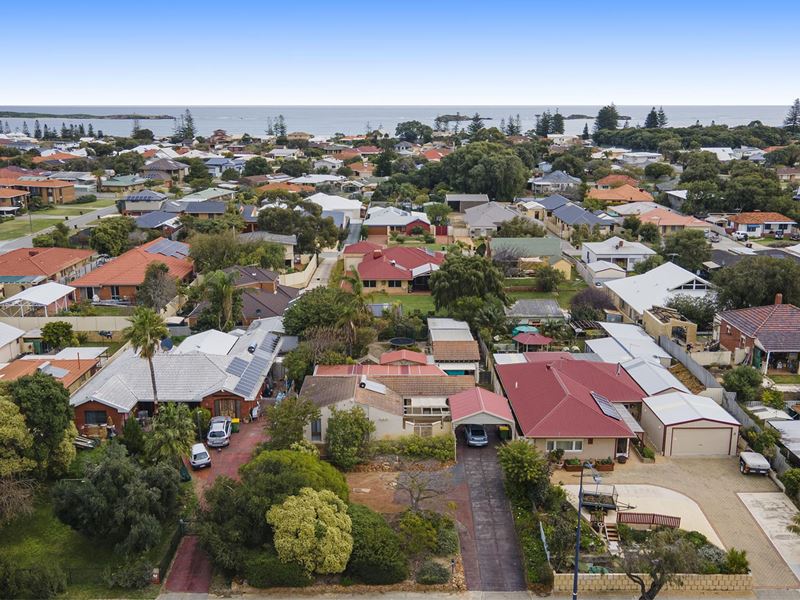 157 Safety Bay  Road, Shoalwater