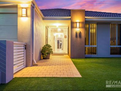 15 Roundhouse Parade, Jindalee WA 6036