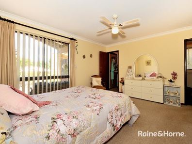 15 Glencoe Parade, Halls Head WA 6210
