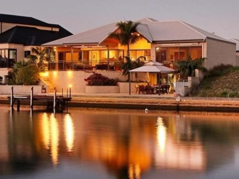 25 Aztec Island Retreat, Halls Head WA 6210