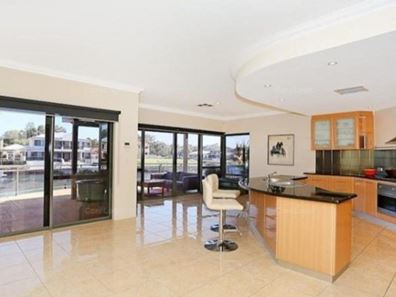 25 Aztec Island Retreat, Halls Head WA 6210