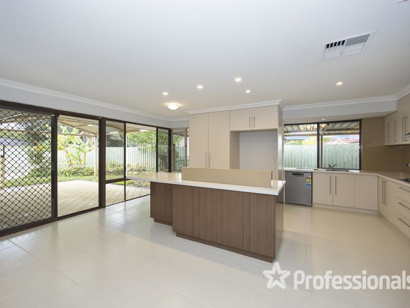 6 Pine Gardens, Ballajura