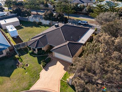 16 Bethel Corner, Halls Head WA 6210