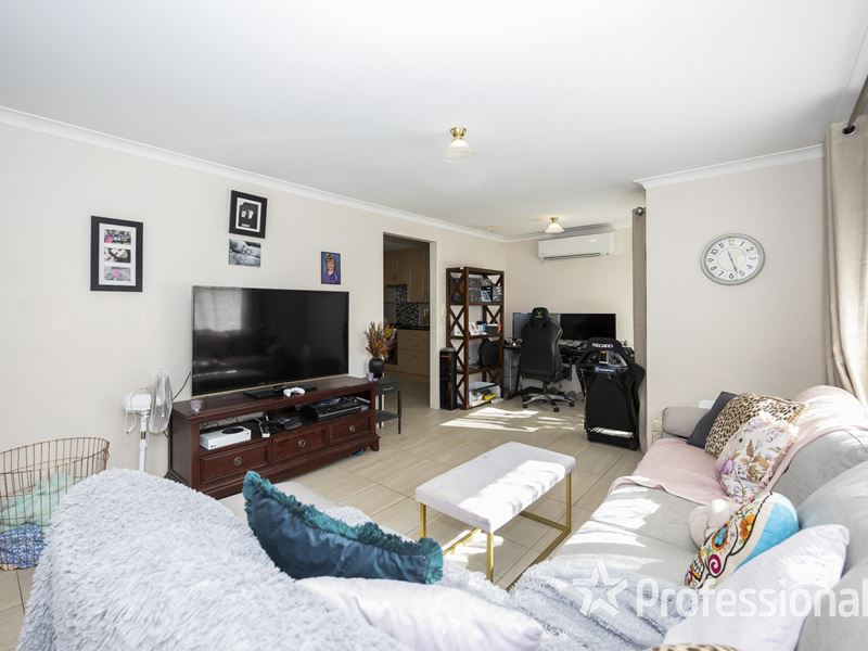 19 Grasstree Bend, Banksia Grove