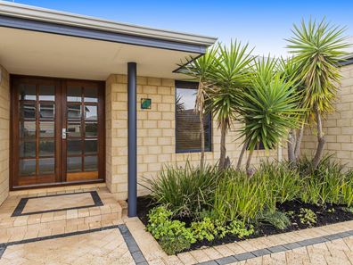 1 Bookleaf Loop, Halls Head WA 6210