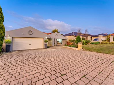 5 Belleview Crescent, Dianella WA 6059