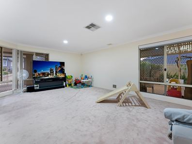 5 Belleview Crescent, Dianella WA 6059