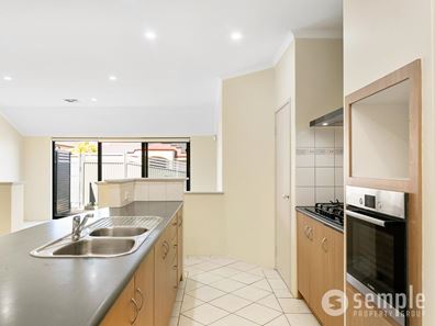 15 Sheffield Bend, Success WA 6164