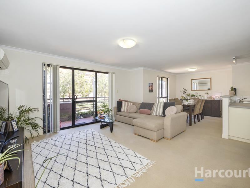 8/174 Lakeside Drive, Joondalup